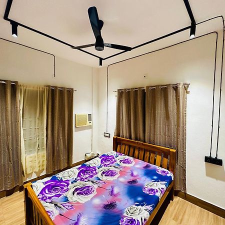 Neat Ac Room Near Someshwar Beach มังคาลอร์ ภายนอก รูปภาพ