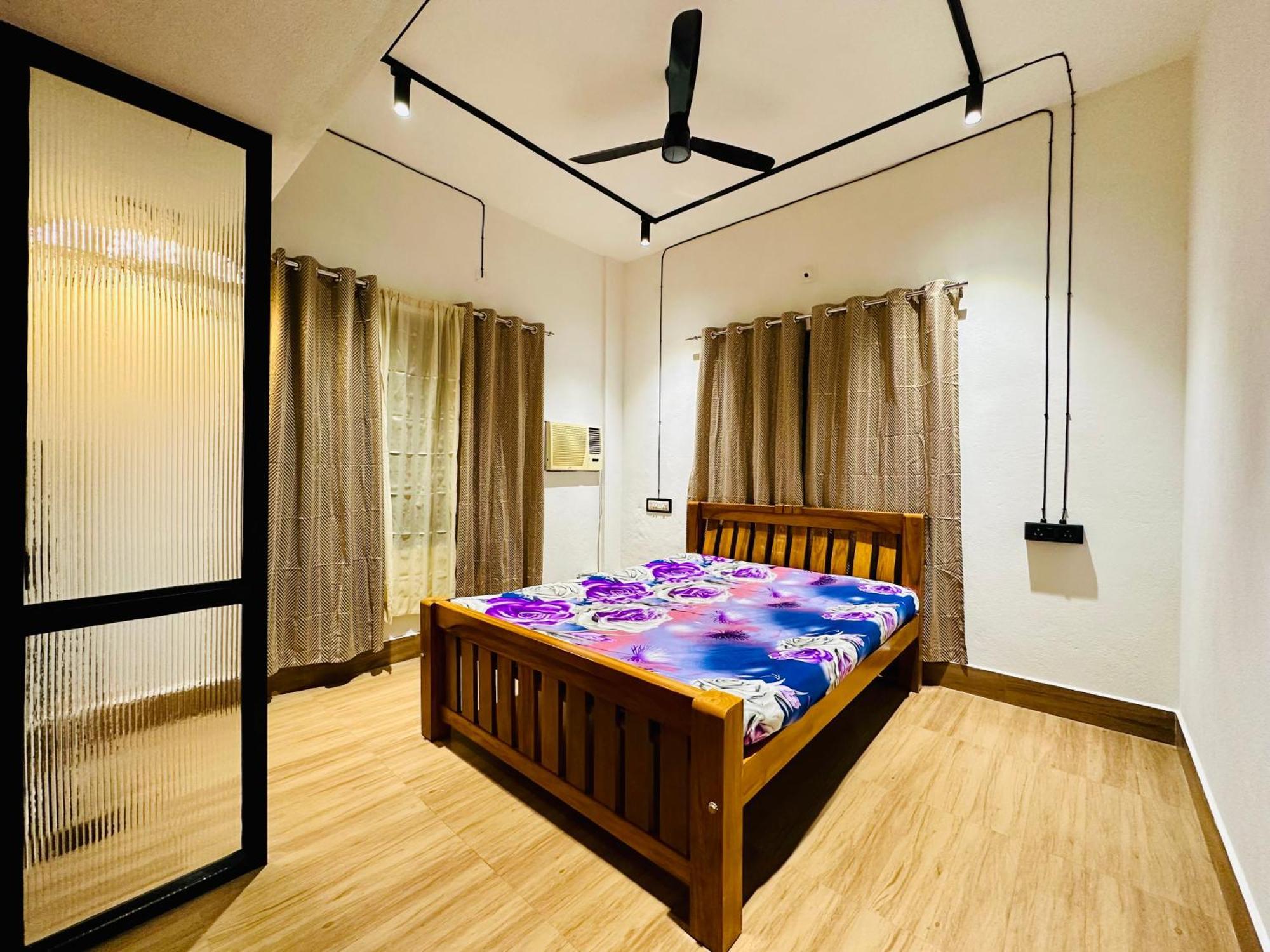 Neat Ac Room Near Someshwar Beach มังคาลอร์ ภายนอก รูปภาพ